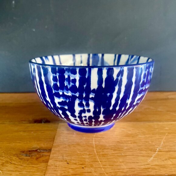 West Elm Indigo Blue and White Ceramic Bowls – Set of 3 - Picture 4 of 7
